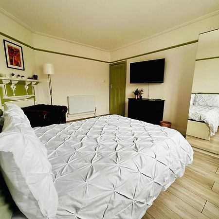Rest Boutique Golders Green Лондон Екстериор снимка
