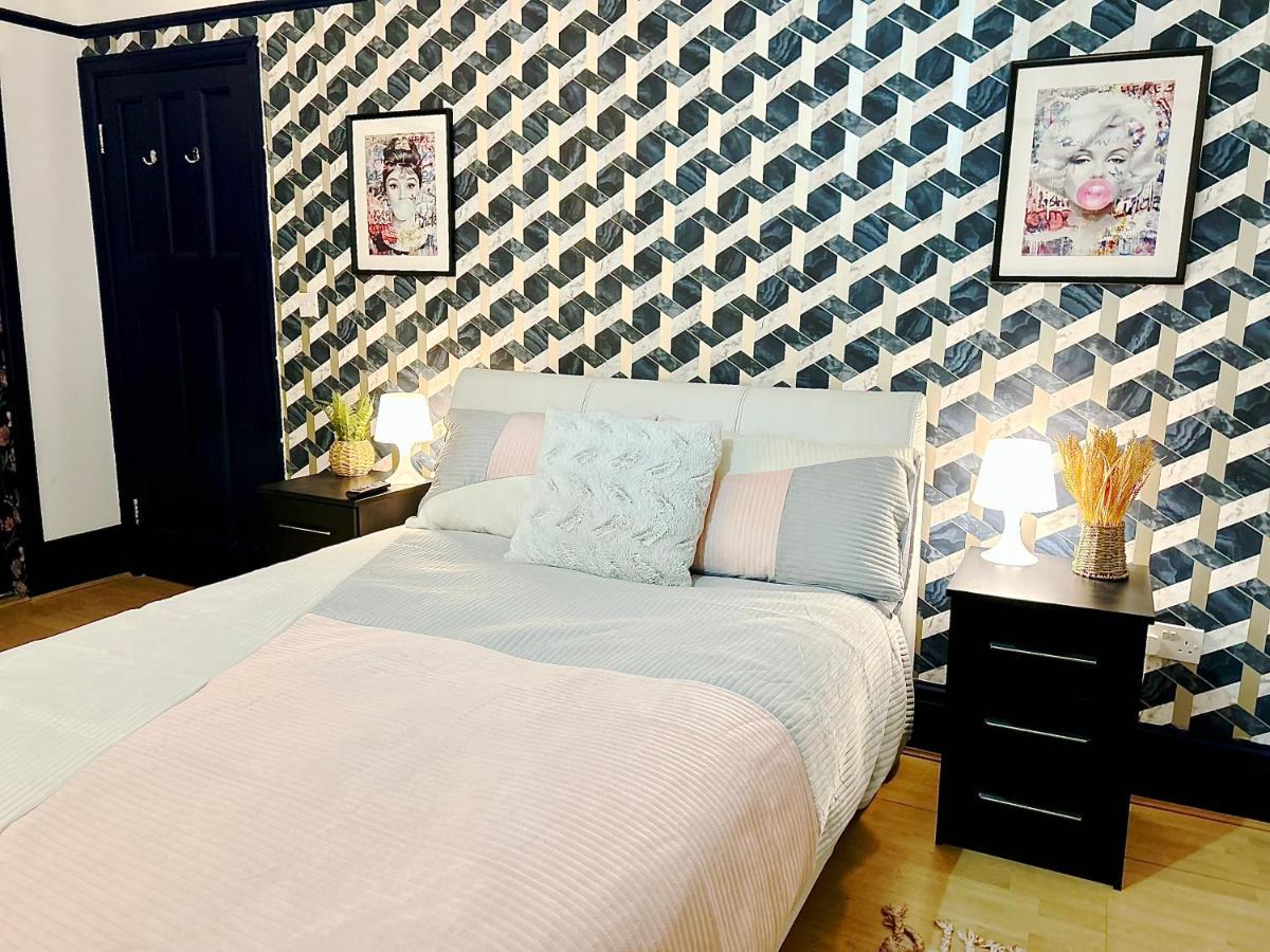Rest Boutique Golders Green Лондон Екстериор снимка