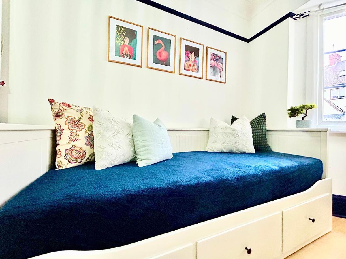 Rest Boutique Golders Green Лондон Екстериор снимка