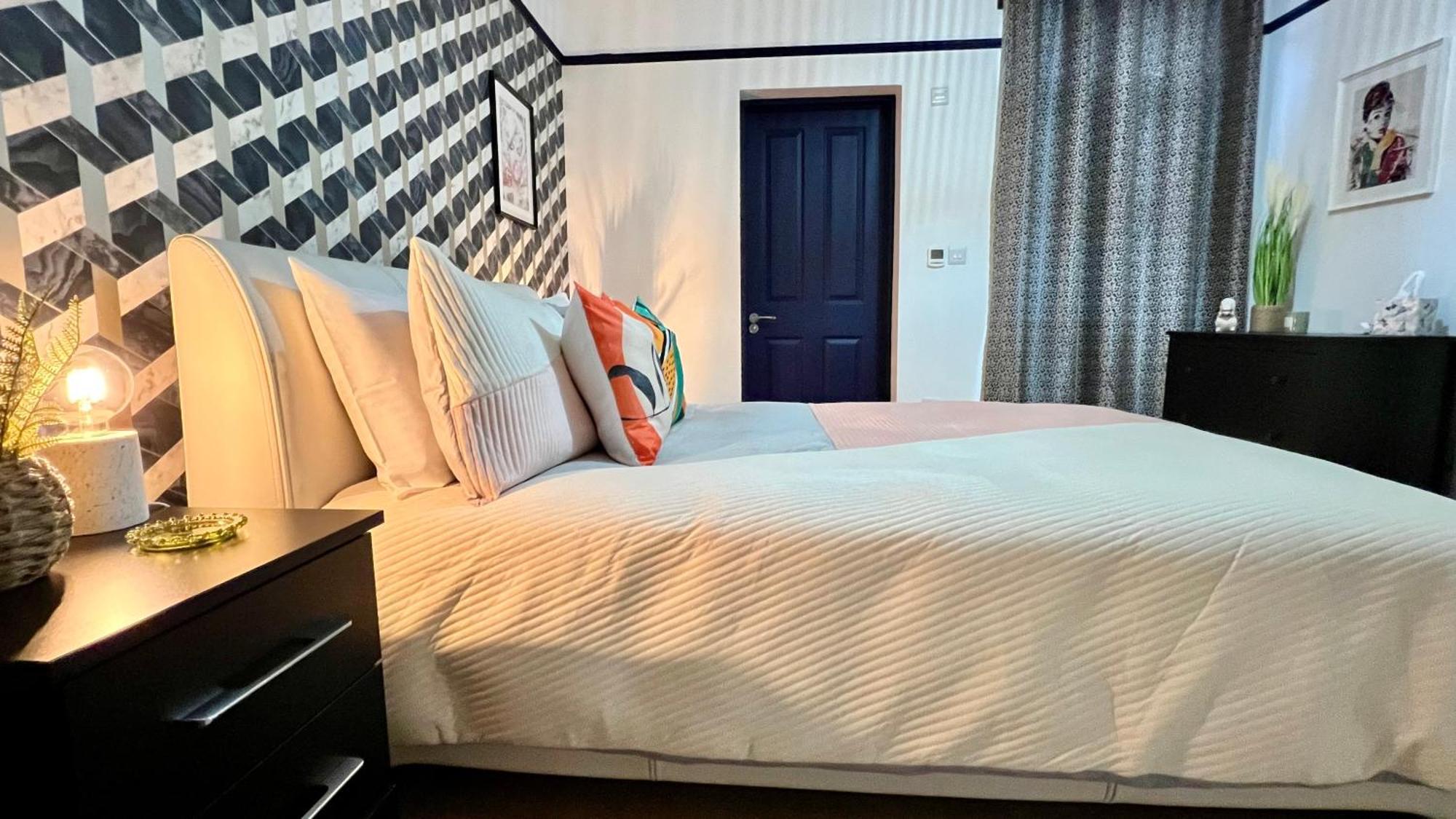Rest Boutique Golders Green Лондон Екстериор снимка