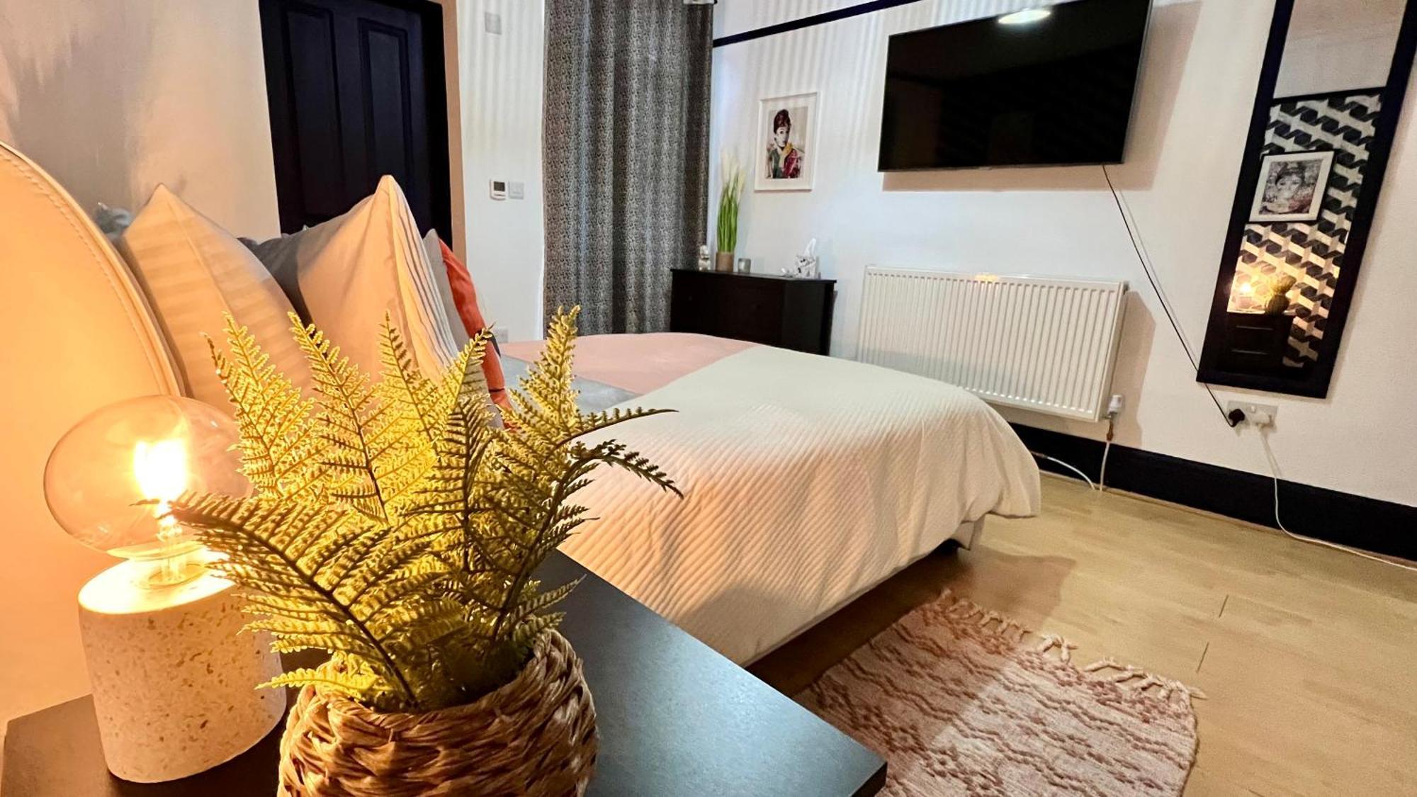 Rest Boutique Golders Green Лондон Екстериор снимка