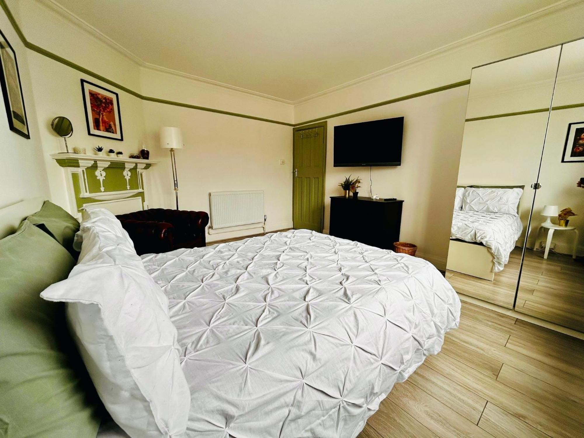 Rest Boutique Golders Green Лондон Екстериор снимка