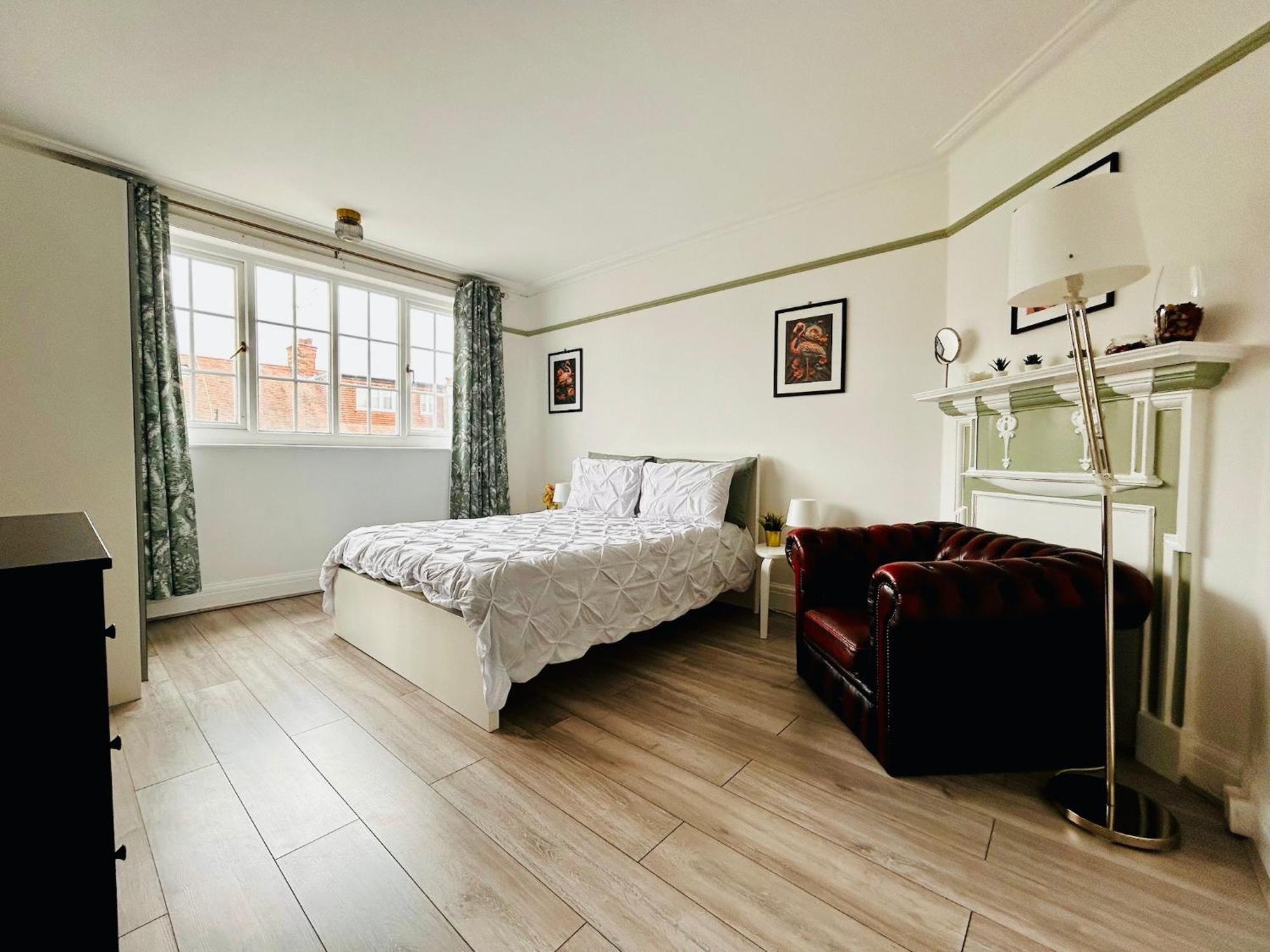 Rest Boutique Golders Green Лондон Екстериор снимка