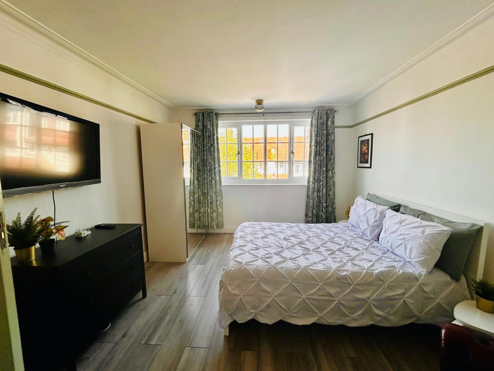 Rest Boutique Golders Green Лондон Екстериор снимка